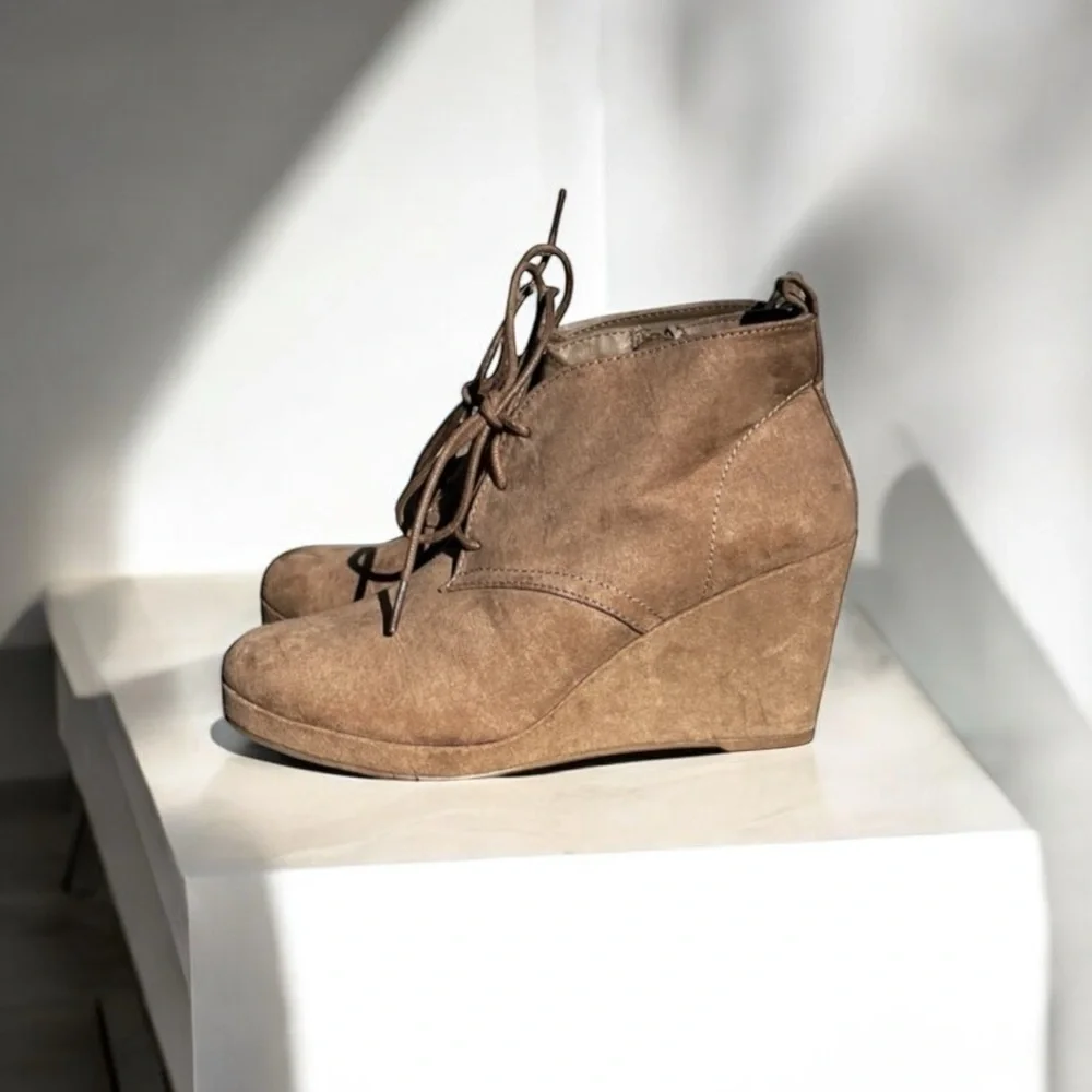 🌻Dolce Vita Vegan Suede Leather Wrapped Wedge Pumps Size 9